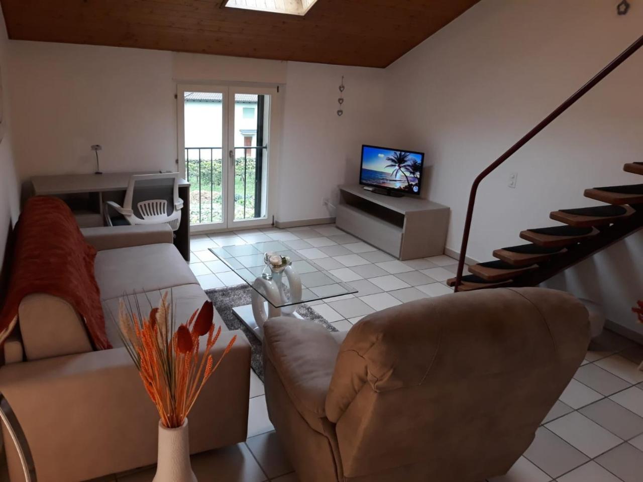 Holidays Homes Il Folletto Quartino Luaran gambar